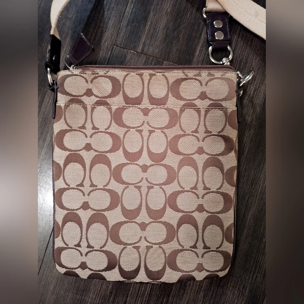 Beautiful Vintage Coach Crossbody - Picture 4 of 7